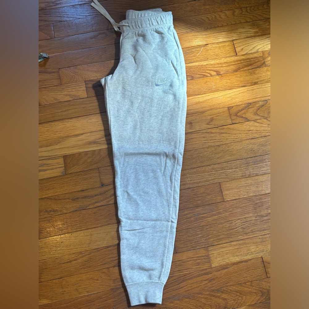 nike women’s xs sweatpants